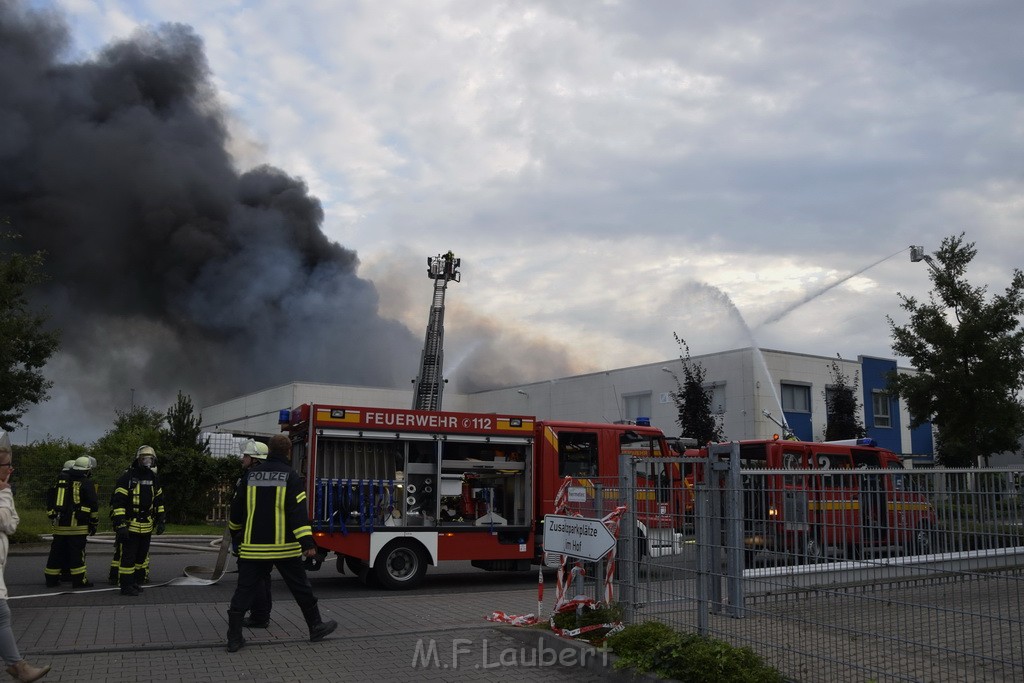 Grossbrand Halle Troisdorf Kriegsdorf Junkersring P036.JPG - Miklos Laubert